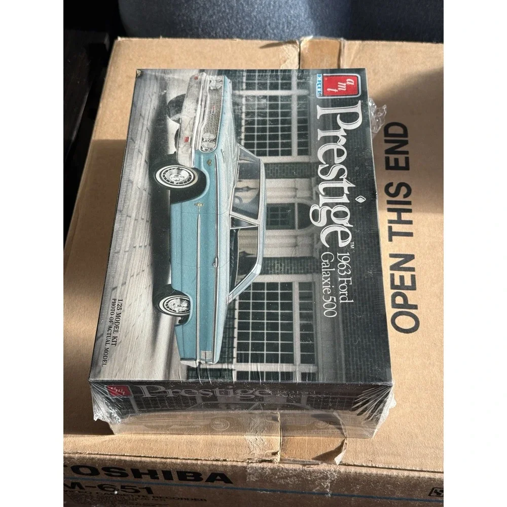ERTL AMT PRESTIGE‎ 1963 FORD GALAXY 500 1/25 MODEL KIT SEALED